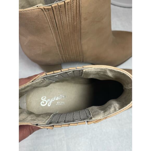 Elegant Tan Ankle Boots - Picture 5 of 9